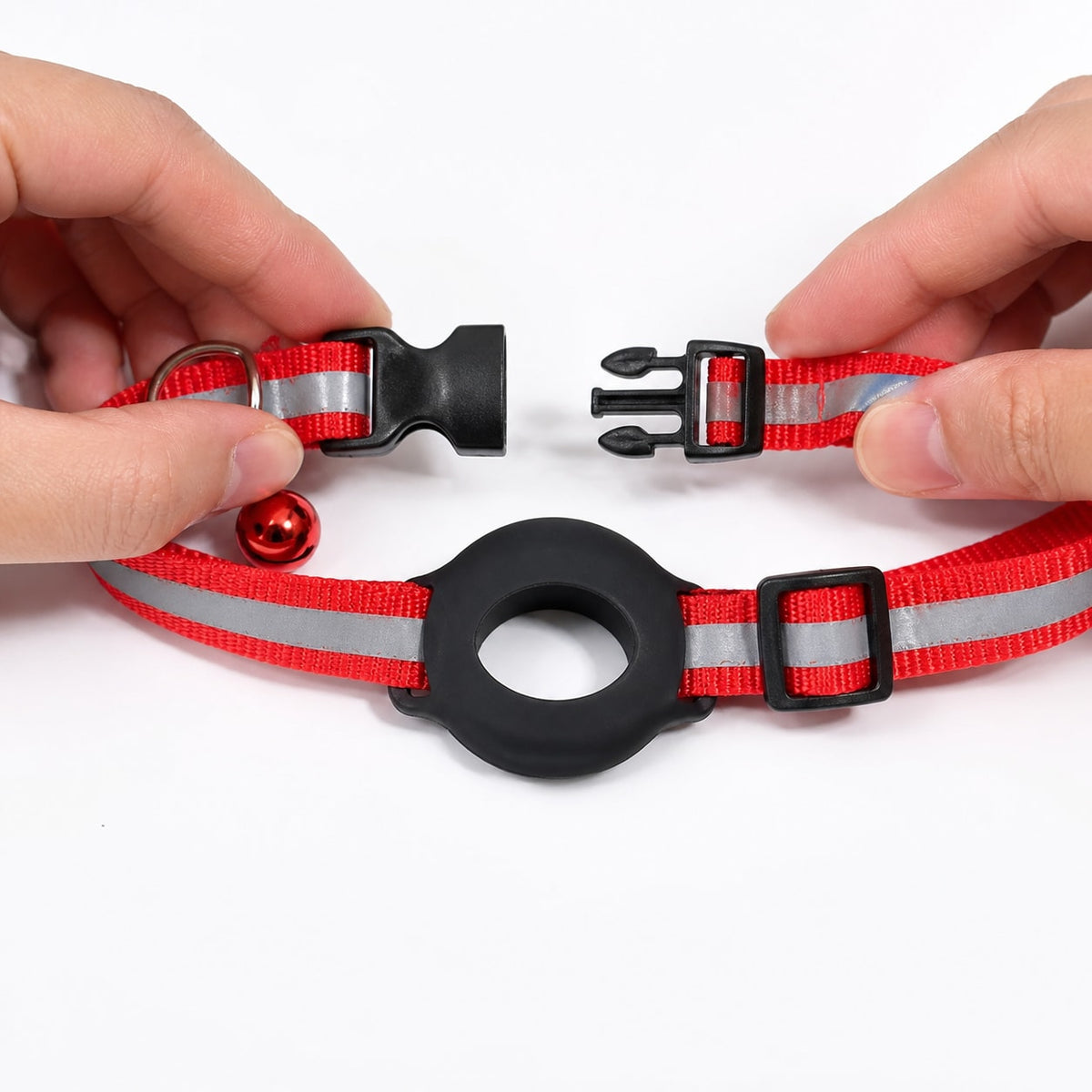 How to use the TrackSafe Reflective AirTag Pet Collar